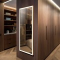 DECORAPORT 70 x 28 Po Miroir Chambre LED Pleine Longueur Avec Bouton Tactile, Film Antidéflagrant, Luminosité Réglable, Cadre Dorée, Lumière Froid & Neutre & Chaud, Contrôle de Miroir et de Mur, Support sur Pied (D1801-7028)